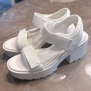Vagabond Shoemakers Dioon White Sandals Women’s 9.5 EU 40 Adjustable platforms